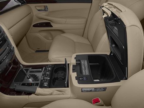 Used 2013 Lexus LX 570 4WD w/ Luxury Pkg w/Pre-crash image 17
