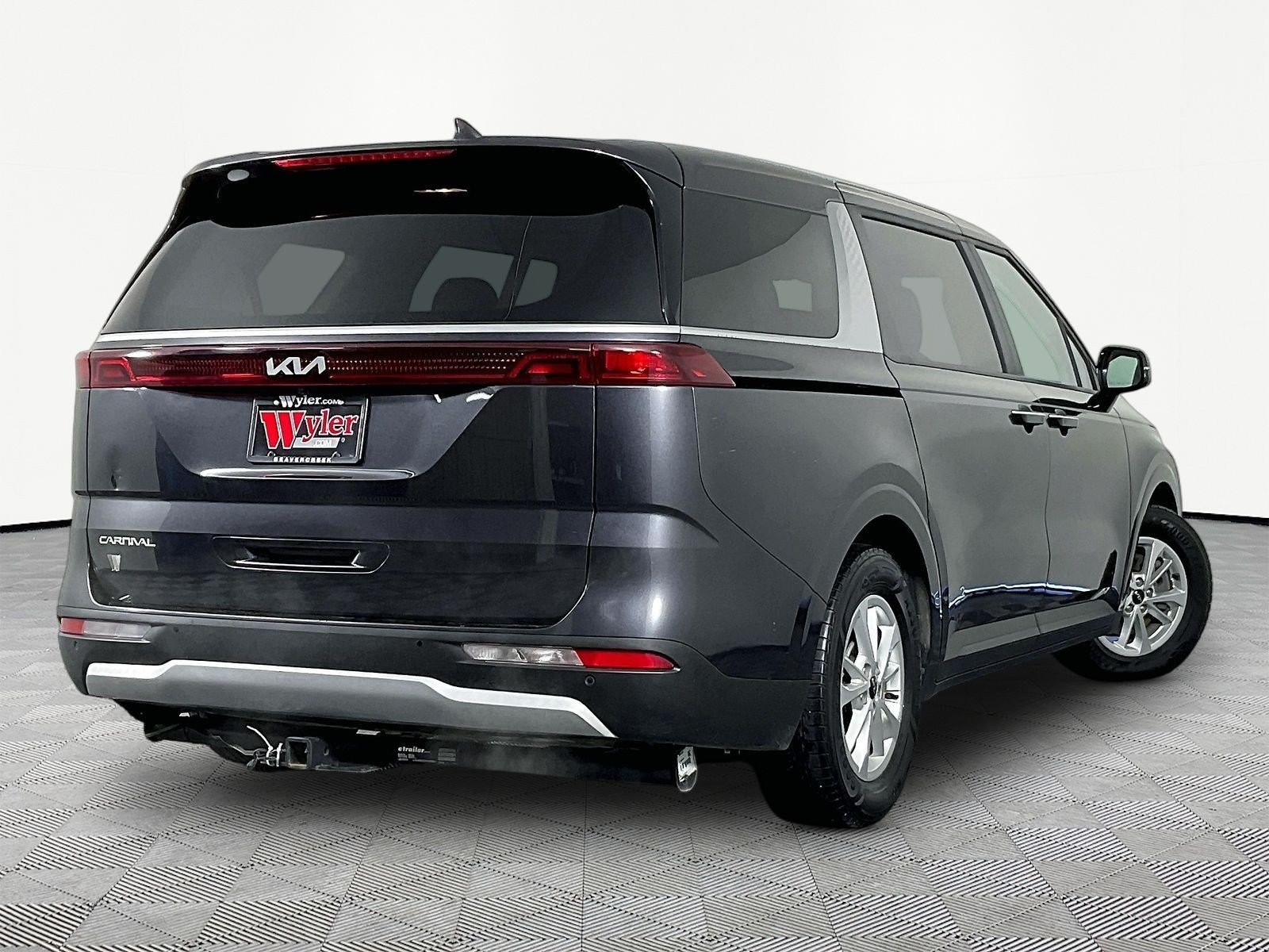Used 2023 Kia Carnival LX FWD image 6