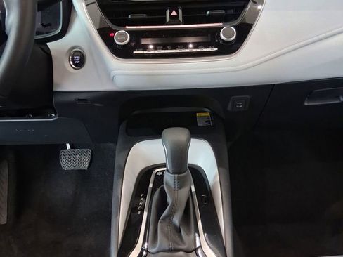 Used 2025 Toyota Corolla SE w/ SE Premium Package image 12