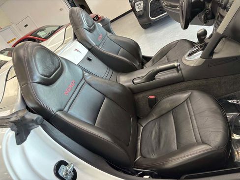 Used 2009 Pontiac Solstice GXP w/ Premium Package image 30