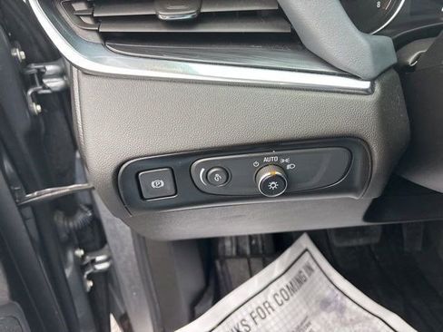 Used 2019 Buick Enclave Essence image 19