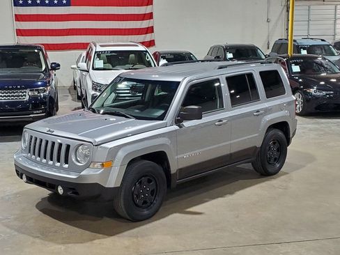 Used 2017 Jeep Patriot Sport w/ Power Value Group image 35