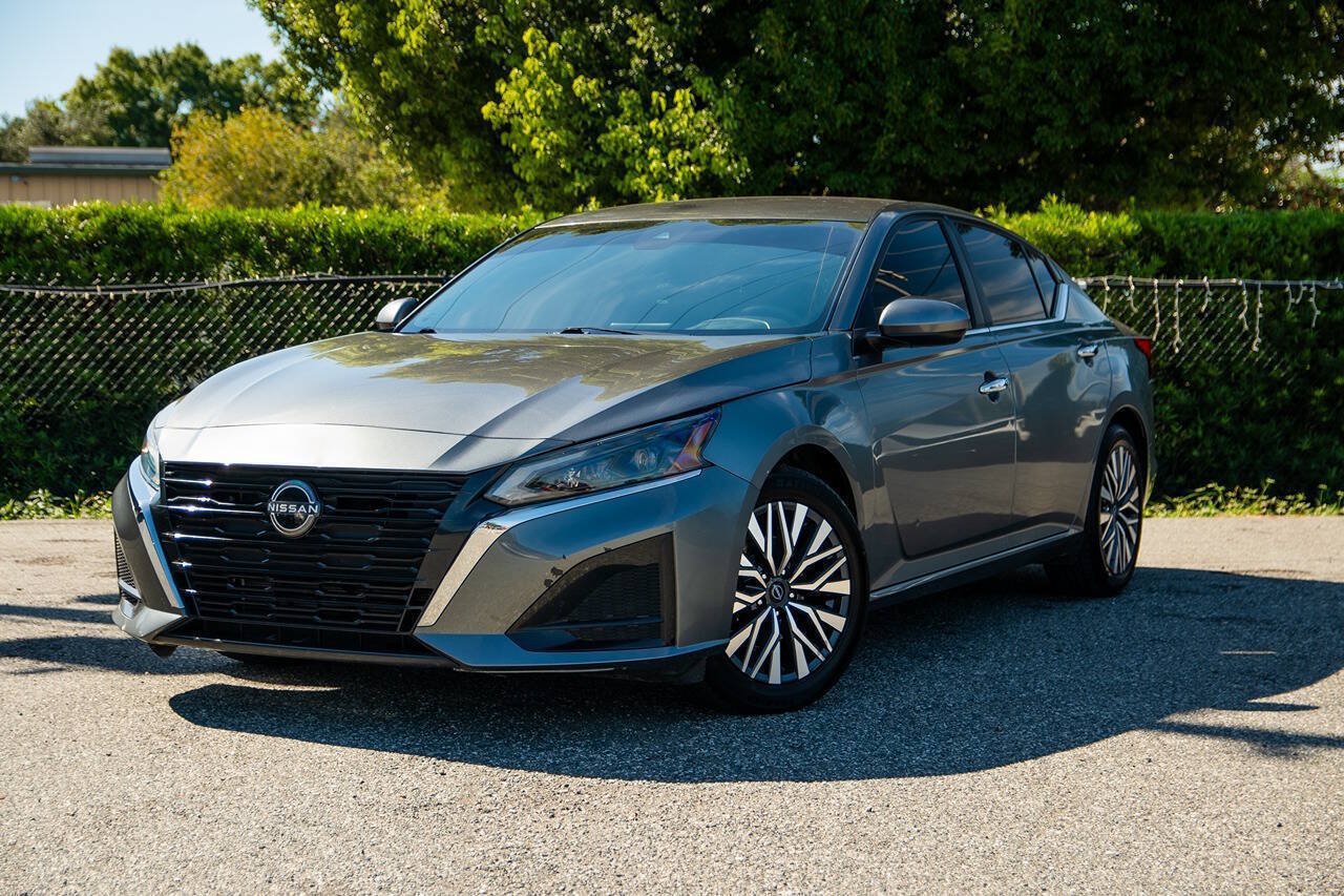 Used 2023 Nissan Altima 2.5 SV FWD image 1