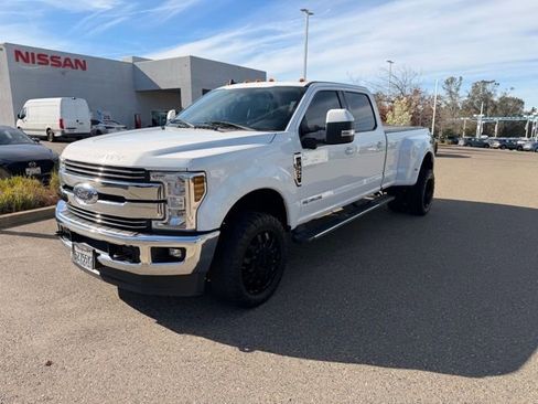 Used 2019 Ford F350 Lariat w/ Lariat Value Package image 1