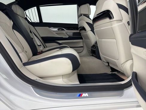 Used 2022 BMW 750i xDrive w/ Luxury Rear Seating Package AWD/4WD image 23