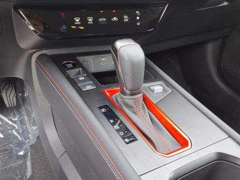 New 2025 Nissan Kicks SR image 11