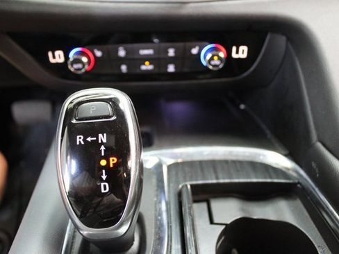 Used 2021 Buick Enclave Essence image 19