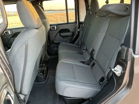 New 2025 Jeep Gladiator Sport image 21