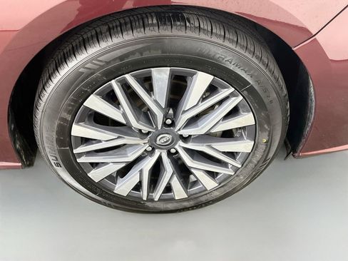 Used 2025 Nissan Altima 2.5 SV FWD image 28