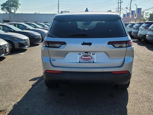 Used 2021 Jeep Grand Cherokee L Laredo AWD/4WD image 7