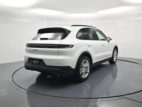 Used 2026 Porsche Cayenne AWD/4WD image 35