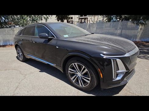 Used 2024 Cadillac Lyriq Luxury w/ LPO, Floor Liner Package RWD image 2
