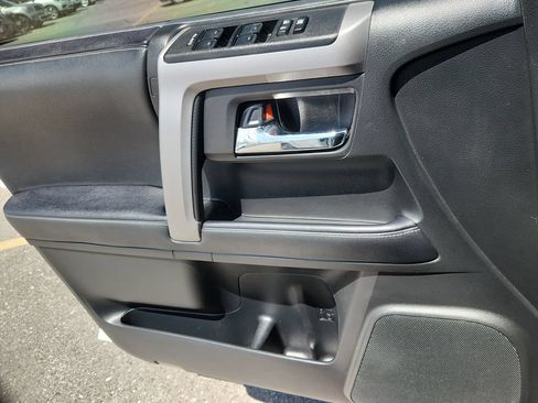 Used 2022 Toyota 4Runner SR5 AWD/4WD image 9