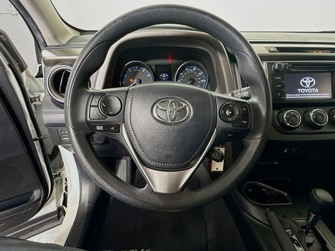 Used 2018 Toyota RAV4 LE FWD image 11