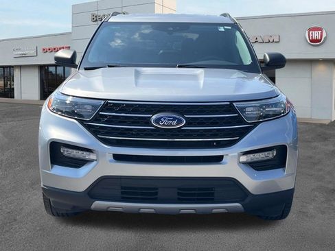 Used 2023 Ford Explorer XLT w/ Equipment Group 202A AWD/4WD image 2