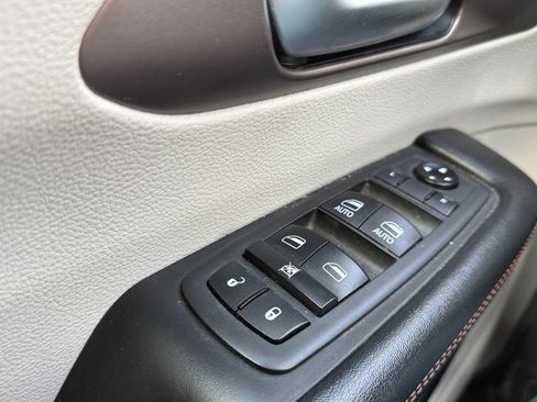 Certified 2019 Chrysler Pacifica Touring-L image 28