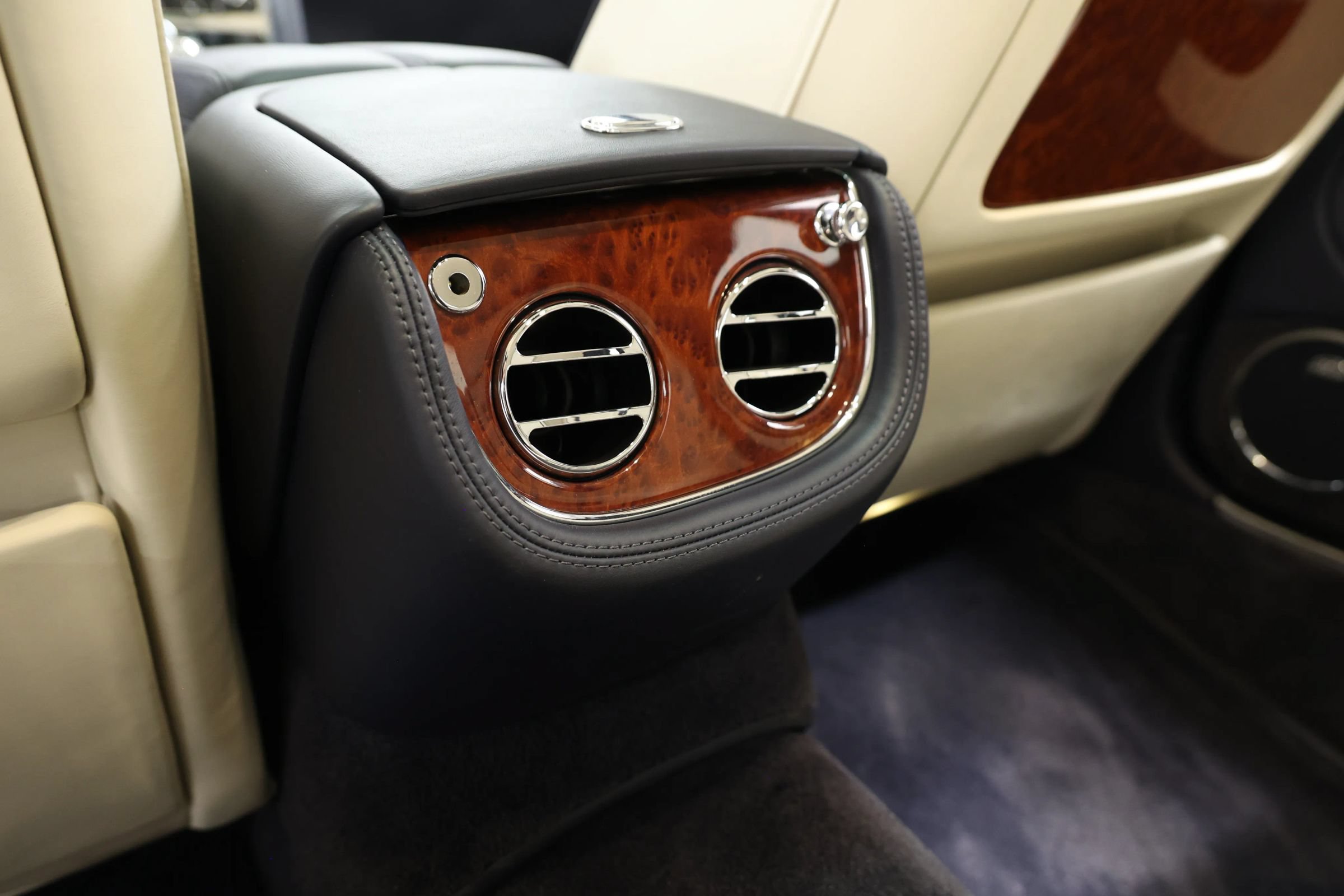 Used 2017 Bentley Mulsanne RWD image 78
