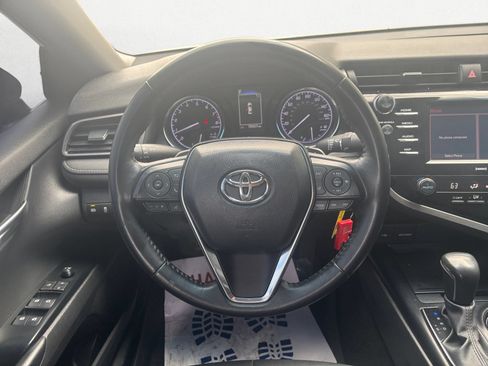 Used 2020 Toyota Camry SE w/ Carpet Mat Package FWD image 11