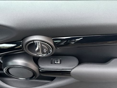 Used 2024 MINI Cooper 4-Door Hardtop image 18