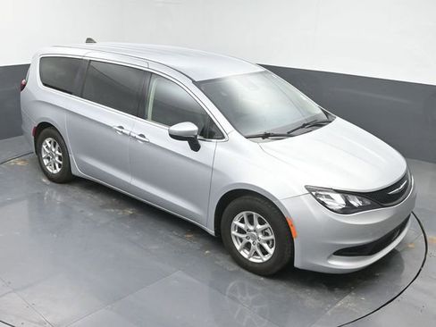 Used 2023 Chrysler Voyager LX FWD image 35
