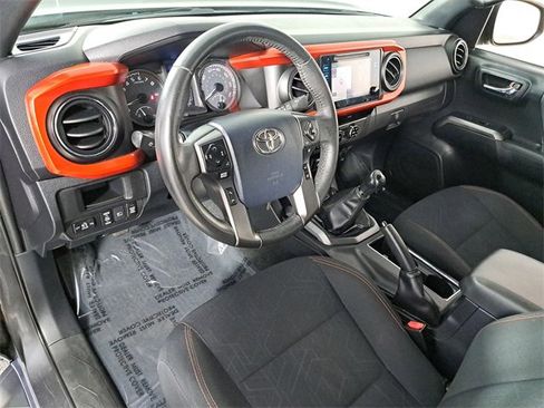 Used 2018 Toyota Tacoma TRD Off-Road image 18