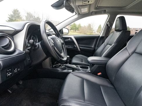 Used 2018 Toyota RAV4 Limited w/ Carpet Mat Package image 19