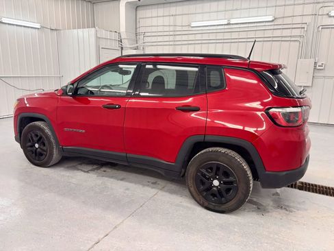 Used 2018 Jeep Compass Sport w/ Cold Weather Group FWD image 4
