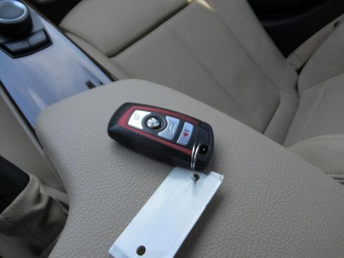 Used 2018 BMW 330i Sedan w/ Convenience Package image 30