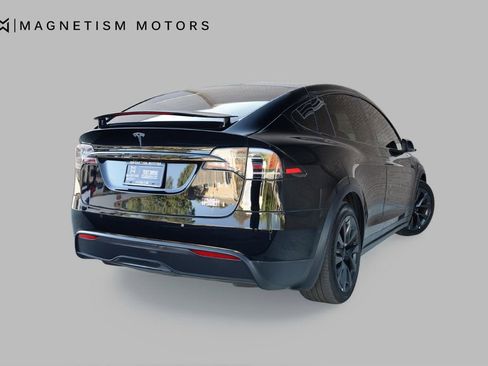 Used 2022 Tesla Model X Plaid image 8