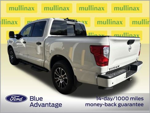 Used 2023 Nissan Titan SV w/ SV Convenience Package image 3