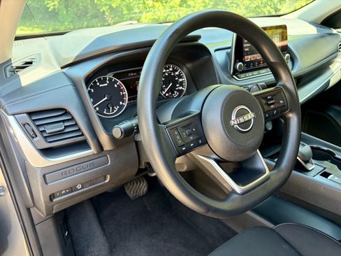 Used 2024 Nissan Rogue S AWD/4WD image 15