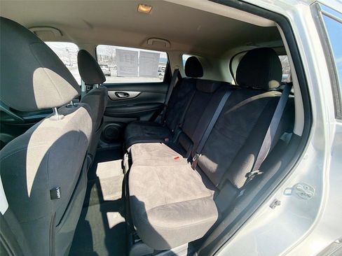 Used 2016 Nissan Rogue SV image 20