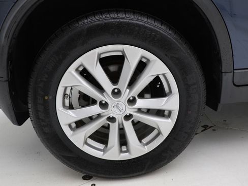 Used 2015 Nissan Rogue SV w/ SV Premium Package AWD/4WD image 9