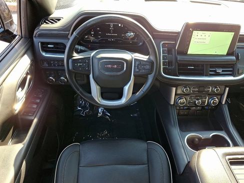 Used 2022 GMC Yukon XL SLT w/ SLT Luxury Package AWD/4WD image 13