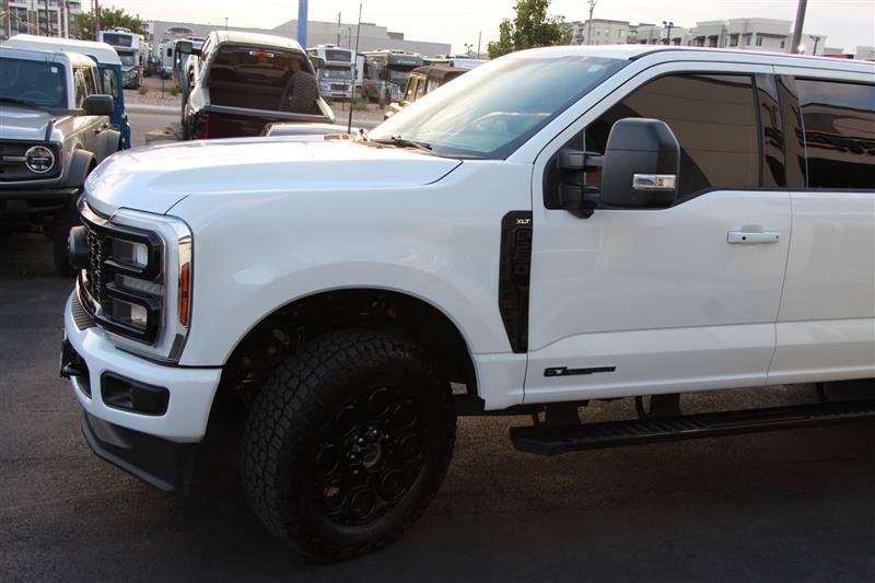 Used 2025 Ford F250 XLT w/ Black Appearance Package AWD/4WD image 4