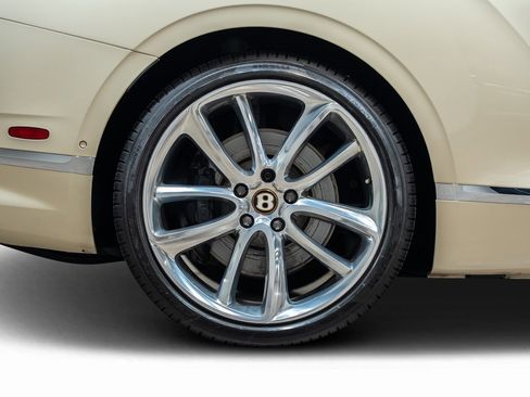 Used 2020 Bentley Continental GT V8 image 24