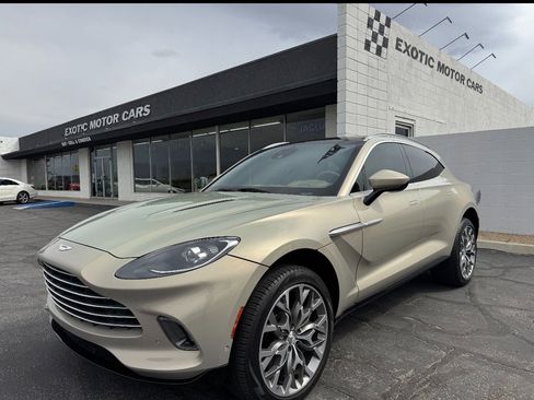 Used 2021 Aston Martin DBX image 1