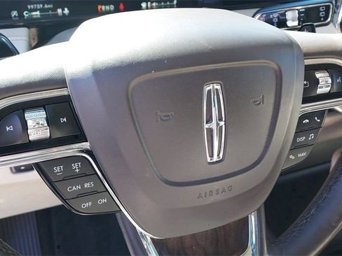 Used 2019 Lincoln Navigator Select image 14