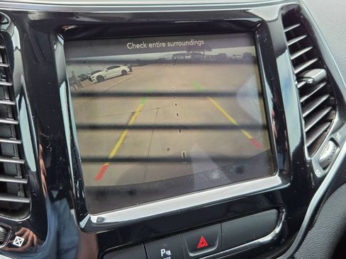 Used 2019 Jeep Cherokee Limited FWD image 32