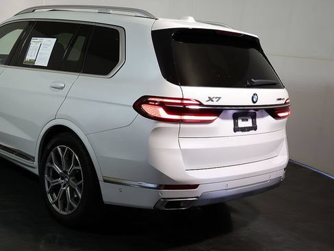 Used 2025 BMW X7 xDrive40i AWD/4WD image 11
