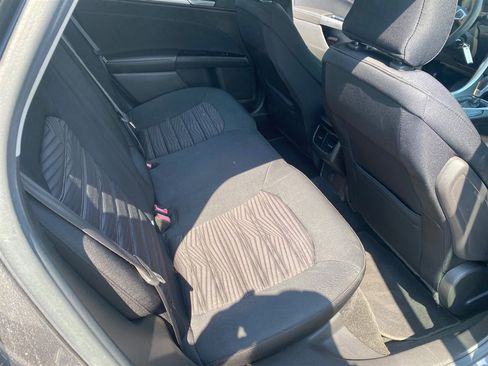 Used 2016 Ford Fusion SE FWD image 11