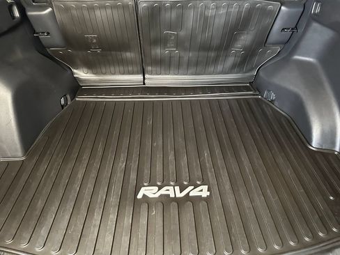 Used 2021 Toyota RAV4 LE FWD image 20