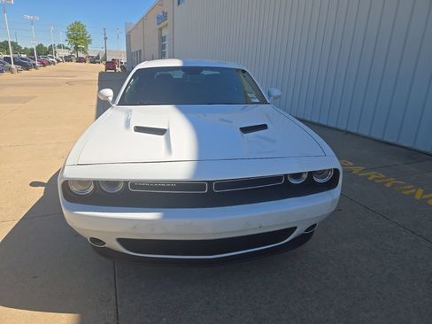 Used 2019 Dodge Challenger SXT RWD image 3