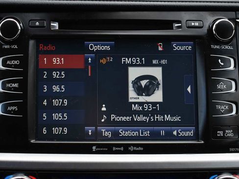 Used 2018 Toyota Highlander XLE image 19