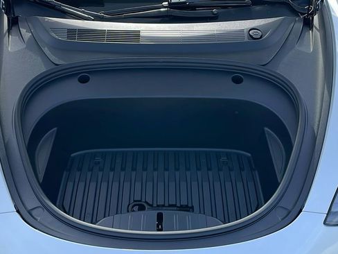 Used 2022 Tesla Model 3 Standard Range image 29