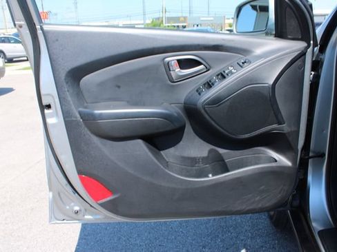Used 2011 Hyundai Tucson GLS FWD image 10