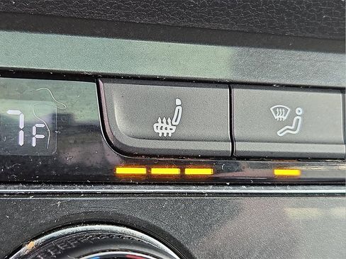 Used 2018 Volkswagen Tiguan SEL image 26