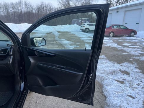 Used 2017 Chevrolet Spark LT image 33