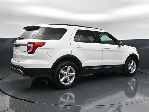 Used 2016 Ford Explorer XLT AWD/4WD image 5