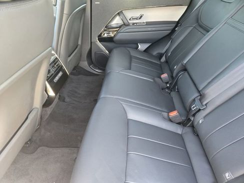 Used 2025 Land Rover Range Rover Sport SE AWD/4WD image 33